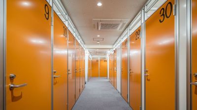 個室のお部屋が並んでおりますので、お部屋の番号をご確認の上、ご利用ください。 - 麹町半蔵門ライズオフィス 麹町半蔵門ライズオフィス　一人用個室【TS-R 28】の室内の写真