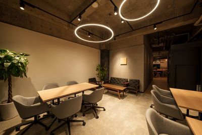 着席25名、立席30名での利用可能 - NAGONO WORK BAR & SAUNAの室内の写真