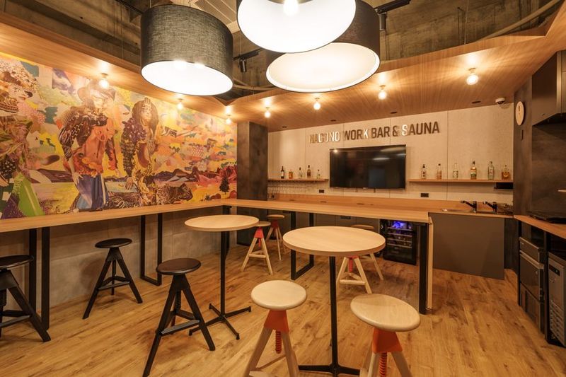 15名ほどで利用可能 - NAGONO WORK BAR & SAUNAの室内の写真
