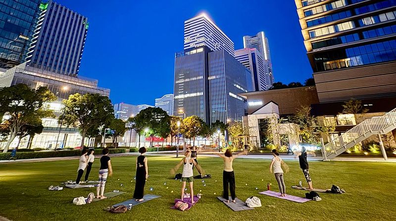 イベントスペース芝生広場 - LIVINGTOWN みなとみらい