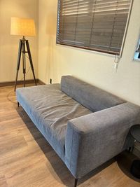 3人掛けソファー - 住まっと！レンタルスペース　＜昭和管工事(株)　敷地内＞ 住まっと！レンタルスペースの設備の写真