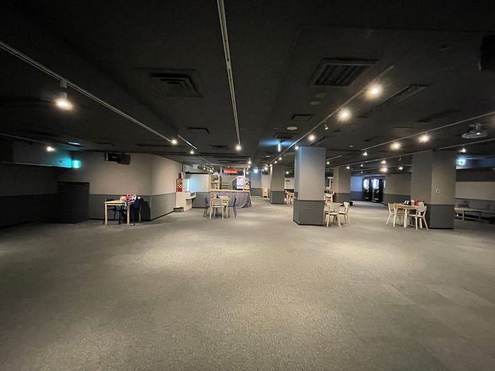 東京Ping Pong - 歌舞伎町の大型アミューズメントバー「東京PingPong」