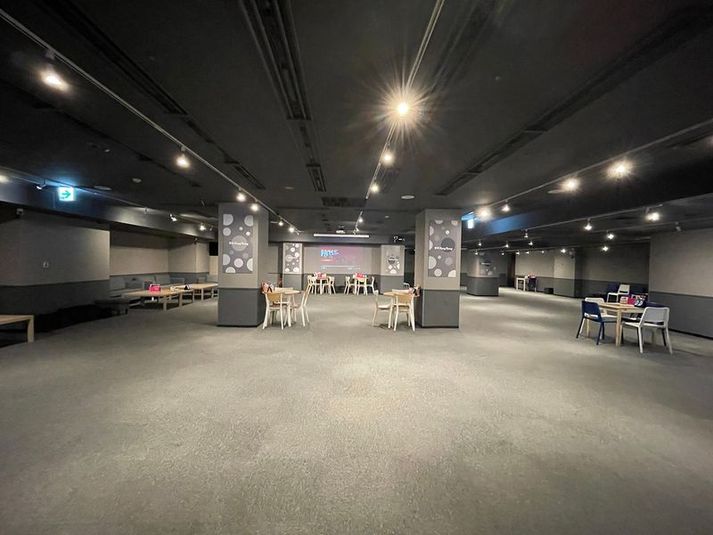 東京Ping Pong - 歌舞伎町の大型アミューズメントバー「東京PingPong」