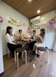 バースデー女子会イメージ - レンタルスペースひふみの室内の写真