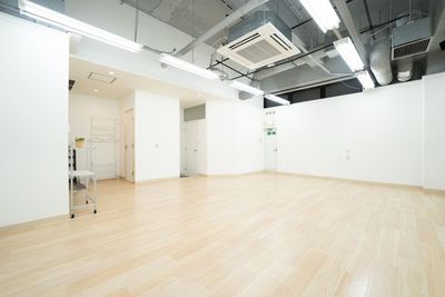 無料のWi-Fiもご利用いただけます。 - レンタルスタジオ「リリネ」 レンタルダンススタジオ リリネ Studio Lilyne' の室内の写真