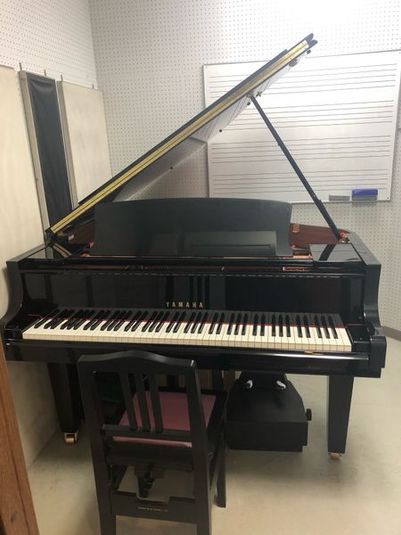 ㈱山響楽器店市ヶ尾センター グランドピアノ室 - ヤマハ山響楽器店市ヶ尾センター