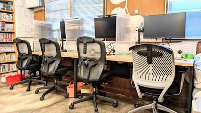 壁側の4席、モニター席
❌ PCは設置しておりません。持ち込みのみ。 - タネマキ TANEMAKI コワーキングスペース / 自習室の室内の写真