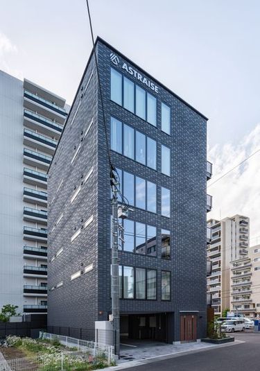 【新築】85インチのモニター付き大会議室(37人可能) - アストライズ桜木町ビル