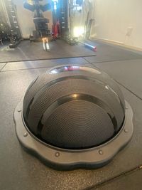 バランスボール半円/ハーフバランスボール - 貸切レンタルジム武蔵小山(スミスマシン×サンドバッグ) 【駅徒歩２分/超高濃度水素水飲み放題】レンタルジムHBT武蔵小山の設備の写真