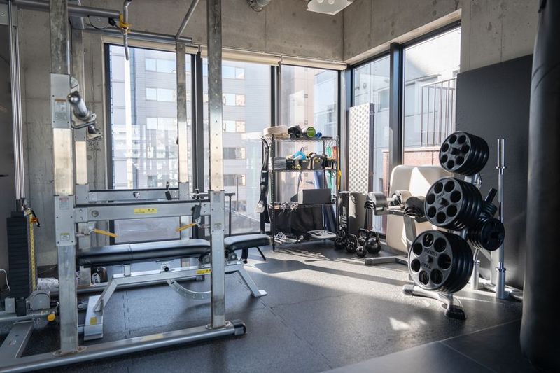 【フリーウエイトエリア】利用 （オープンスペース型スタジオ）  - HALLEL 中目黒店