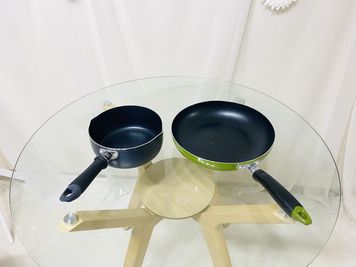 フライパンと小型鍋 - ホワイトオン天満の室内の写真