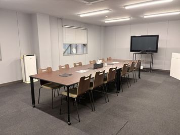 Room-A 西鉄久留米駅至近。会議向けレンタルスペースです。 - NSビル
