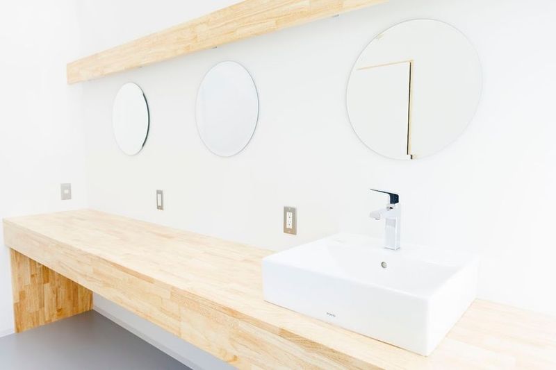 CLUBHOUSE - neighbors sports club