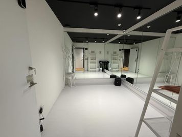 【 日本大通り駅徒歩4分】7.84㎡/ダンス・ヨガ・レッスンも/鏡2面/スピーカー - ルービー日本大通り