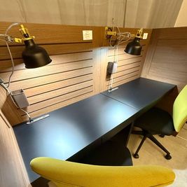 家に行かない家庭教師・マンツーマン指導に最適。1時間〜利用可。オートロック＆清潔な空間で、女性や夜間の利用も安心です。 - BE-CON六甲本店