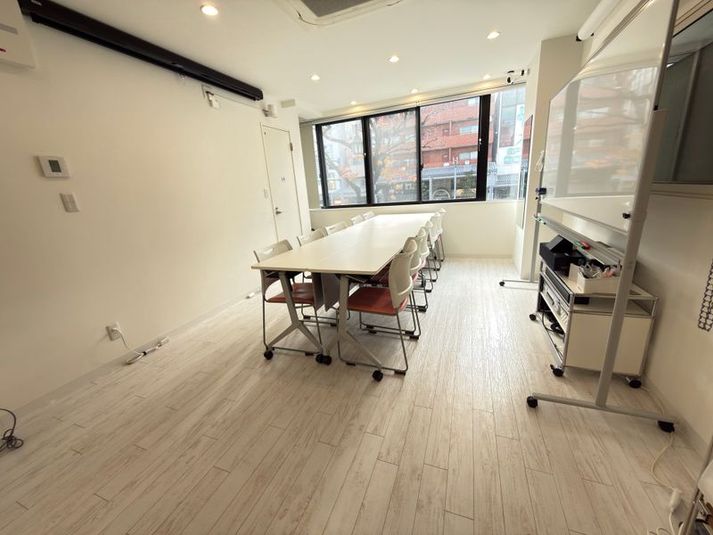 ２F会議室 - ちょっとした門前仲町のレンタルスタジオ＆会議室