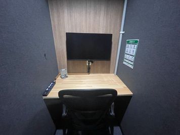 【日吉by コワーキング】モニター付き完全個室⑧ - いいオフィス日吉 by コワーキング