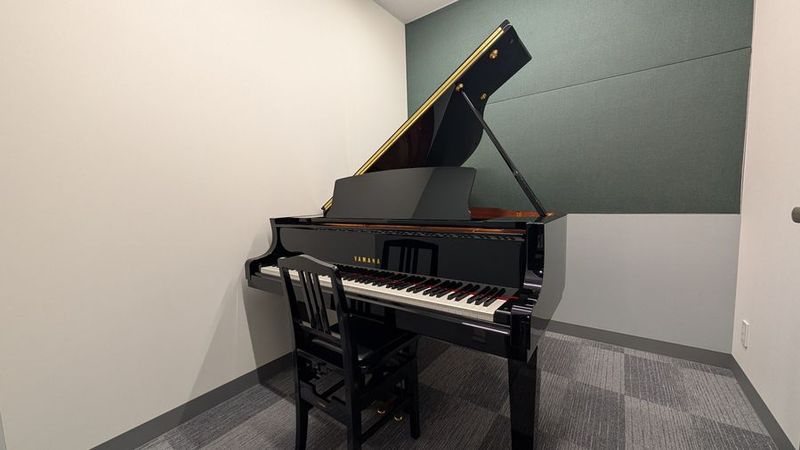 ミュージックアベニュー横浜みなとみらいⅡ Room2 グランドピアノ常設の防音部屋 - ミュージックアベニュー横浜みなとみらいⅡ Room2 グランドピアノ常設の防音部屋の室内の写真