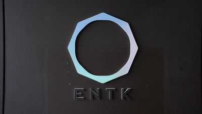 ロゴが入口の目印です - レンタルプレゼンテーション&会議室「ENTK(エンタク)」 【駅近！徒歩5分】オシャレで機能充実のレンタルルーム / 会議室の入口の写真