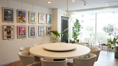 映像の撮影も可能な洗練された空間 - レンタルプレゼンテーション&会議室「ENTK(エンタク)」 【駅近！徒歩5分】オシャレで機能充実のレンタルルーム / 会議室の室内の写真