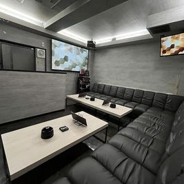 privateBAR 鈴-BELL- カラオケ・ダーツ完備パーティスペースの室内の写真