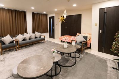 元町駅2分<24H>パーティ❤女子会❤映画鑑賞❤デート❤大型画面 usy　黒の室内の写真