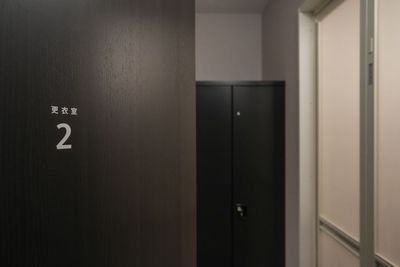 - LOCKER ROOM -
STUDIO A外にも２つ設けております。安心してトレーニングウェアにお着替えいただけます。 - HALLEL 半蔵門店 【STUDIO A】利用 （個室スタジオ）のその他の写真