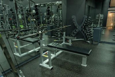 - STUDIO（ジムエリア）-
上質で洗練された空間になっており、海外より厳選したバリエーション豊かなマシンを揃えています。 - HALLEL 代々木上原店 【STUDIO】貸切利用の室内の写真