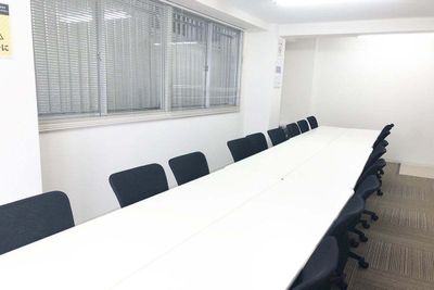 西中島南方レンタルスペース会議室 会議室の室内の写真
