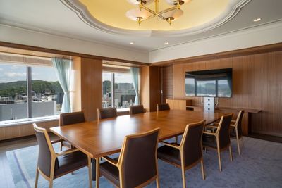 【中ヒロマ_10名会議室】銀山町駅から徒歩2分!眺めの良い広々とした会議室(大型モニター・電源タップ無料/高速Wi-Fiあり) - Hiromalab(ヒロマラボ)