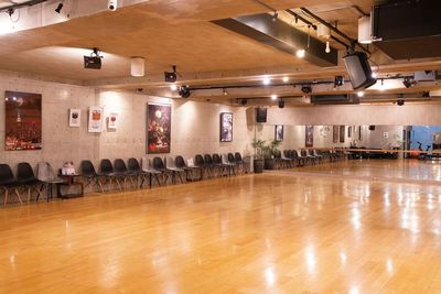 日曜、祝日、ダンスをはじめとするレッスン、イベント、会議などにご利用いただけます。 - DANCE GRAND Harajuku
