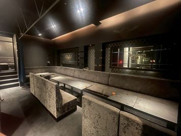 ２F部分 - 東心斎橋　八幡筋　レンタルスペース 東心斎橋１棟貸　大人数パーティー向けスペース　カラオケ利用可能の室内の写真