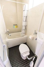 お風呂、シャワー - 元町駅2分<24H>パーティ❤女子会❤映画鑑賞❤デート❤大型画面 usy　黒の設備の写真