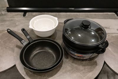 フライパン、鍋 - 元町駅2分<24H>パーティ❤女子会❤映画鑑賞❤デート❤大型画面 usy　黒の設備の写真