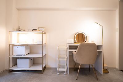 間接照明が豊富なので明るさを調整してご利用ください。 - レンタルサロンStella元町店の室内の写真