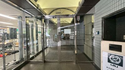 【ビル入口】 - LMJ東京研修センター 3階L会議室の室内の写真