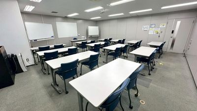【プロジェクターやマイク類は有料備品のためオプションよりお申込みください。】 - LMJ東京研修センター 3階S会議室の室内の写真