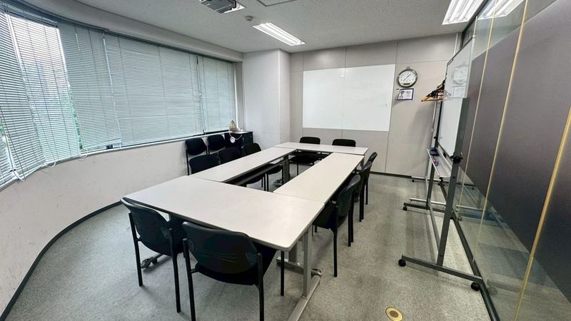 【水道橋駅から徒歩6分！好立地な会議室です！】 - LMJ東京研修センター 3階ミーティング室の室内の写真