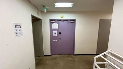 【スペース入口】 - LMJ東京研修センター 2階LL会議室の室内の写真