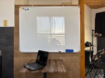 ホワイトボード - レンタルスペースBB おしゃれ空間【レンタルスペースBB】の室内の写真