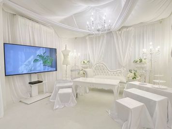 テレビ・DVDプレーヤーを追加しました！（25/12/16）
Fire stickでYouTubeなど見つことが可能です。
（地上波は見れません） - 【キュティア 東中野スタジオ】 駅徒歩5分｜細部までこだわりぬかれた真っ白空間🤍 [53]の室内の写真