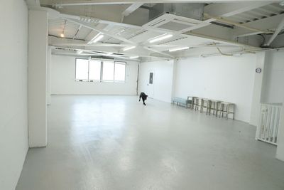 冷暖房完備の広々約30坪 - スタジオドッグラン 犬OK貸切室内ドッグランの室内の写真