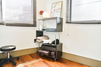 ゆったりと過ごせる静かな空間で、施術・リラクゼーション・カウンセリングなどにご利用いただけるプランです。
施術ベッドや備品を利用したい方向けの内容となります。 - Salon Lili+ YAMATO Salon Lili＋ YAMATO サロン利用プランの室内の写真