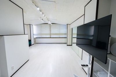 40㎡の広々空間 - Rental studio  貸箱RiSE 自然光たっぷり開放的なスタジオの室内の写真