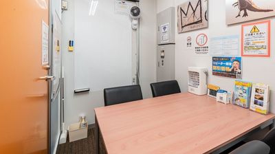 ホワイトボードもご自由にお使い頂けます。 - 青山ライズオフィス 青山ライズオフィス会議室の室内の写真