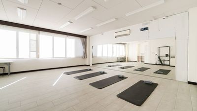 広々としたフロアで、６名程度のレッスンに最適なレイアウト - PALETTEスタジオ 百合ヶ丘の室内の写真