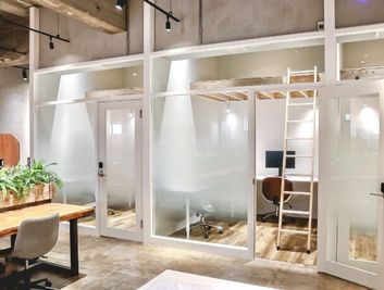 GARAGE MACHIDA 境川店 カフェ＆コワーキングGARAGE MACHIDA境川店の室内の写真