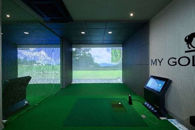 マイゴルみよし店の室内の写真