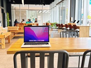 やさいバス食堂掛川店 	【全エリア（ワーキング＋レストラン）貸し切り】の室内の写真