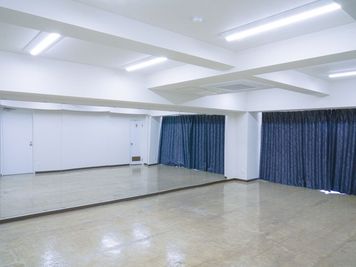 上前津駅から徒歩9 ヨガやダンスやピラティス向け 広々した空間。片側鏡ばり - New Authentic